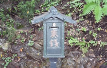 お賽銭箱